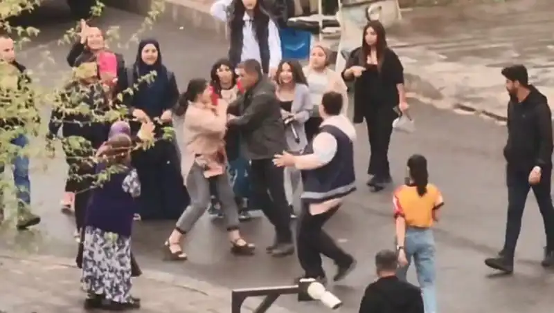Adliye Önünde Tekmeli Yumruklu Kavga: Ayrıntılar ve Görgü Tanıkları