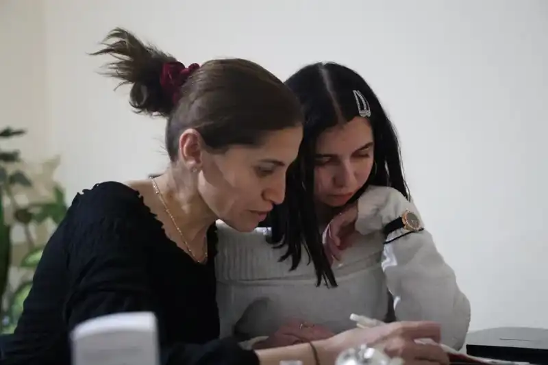 Kanserle Savaşan Genç Kızın Destanı: Çocuk Yaşta Evlilikten Ameliyat Masasına