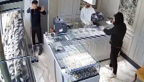 Bursa'da Kuyumcuya Soygun Girişimi: Korku Dolu Anlar Gün Yüzüne Çıktı