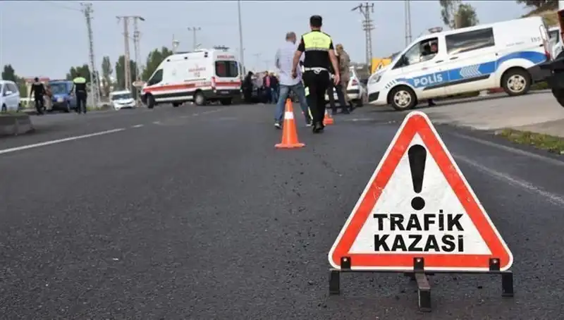 Antalya'da Otomobil Kanalda Devrildi: Yaralılar ve Olayın Sebepleri