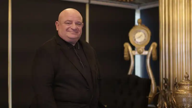 Moiz Mitrani: Tekstil Sektöründen Finans Dünyasına Uzanan Eşsiz Yolculuk