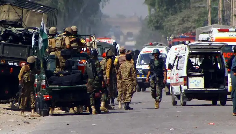 Pakistan'da Camiye Yapılan Bombalı Saldırı: Yaralılar ve Son Gelişmeler