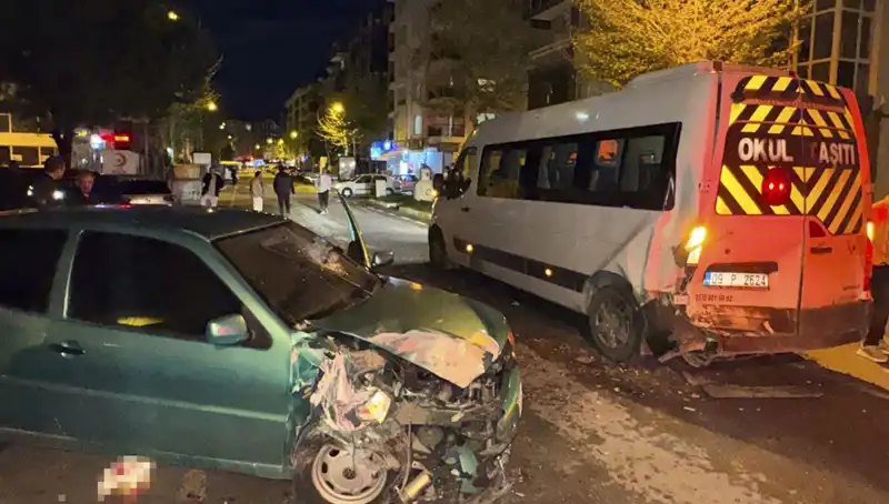 Otomobil Servis Minibüsüne Çarptı: 6 Kişi Yaralandı, Olayın Sebepleri Ne?