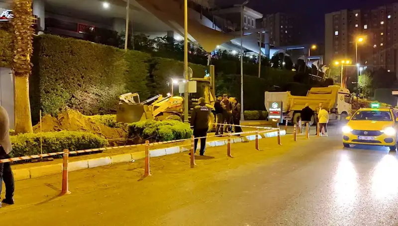 AVM Girişinde Doğalgaz Paniği: Alışveriş Cenneti Kaosa Döndü