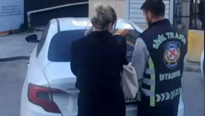 Kadıköy'de Drift Atan Kadın Sürücüye Rekor Ceza Uygulandı