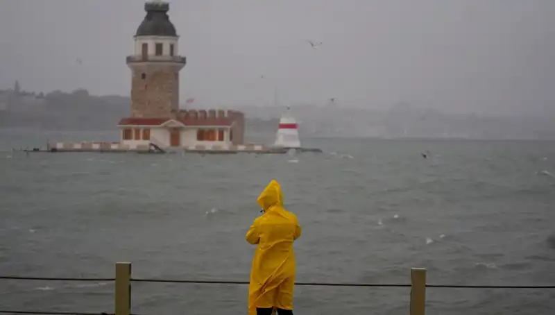 İstanbul’da Sıcak Hava Dalgası Başlıyor: Bahar Sonbaharı Zorluyor