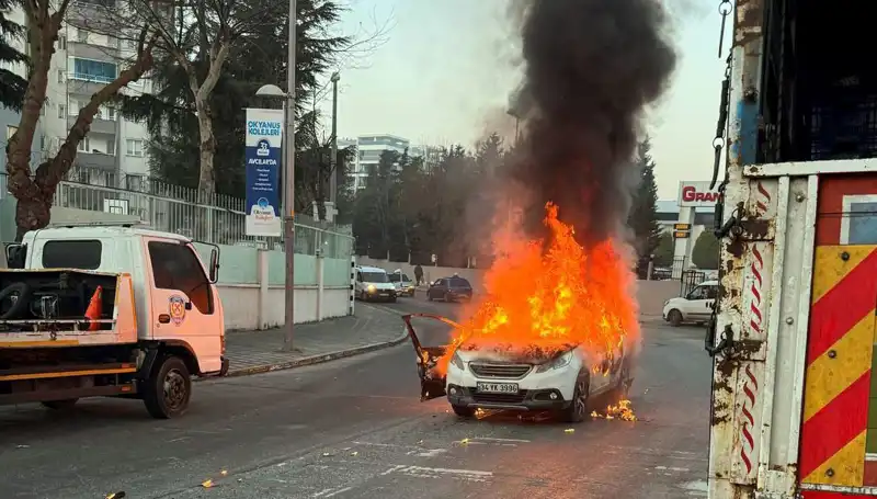 Korkunç Kaza: Alev Alan Araç Diğer Otomobillere Çarptı