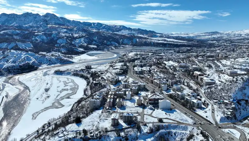 Tunceli'de Yaşanan Zorlu Hava Şartları 131 Köy Yolunu Ulaşıma Kapadı