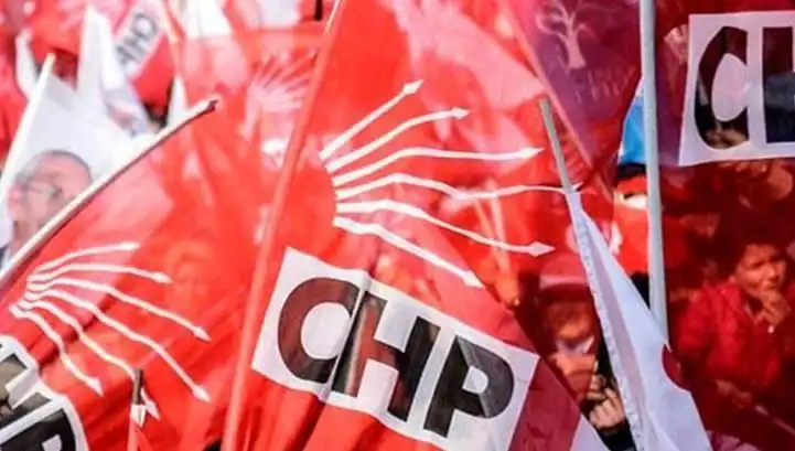 CHP'nin Önemli İlçe Kongreleri İptal Edildi: Siyasi Zirve Tırmanışında Neler Oluyor?