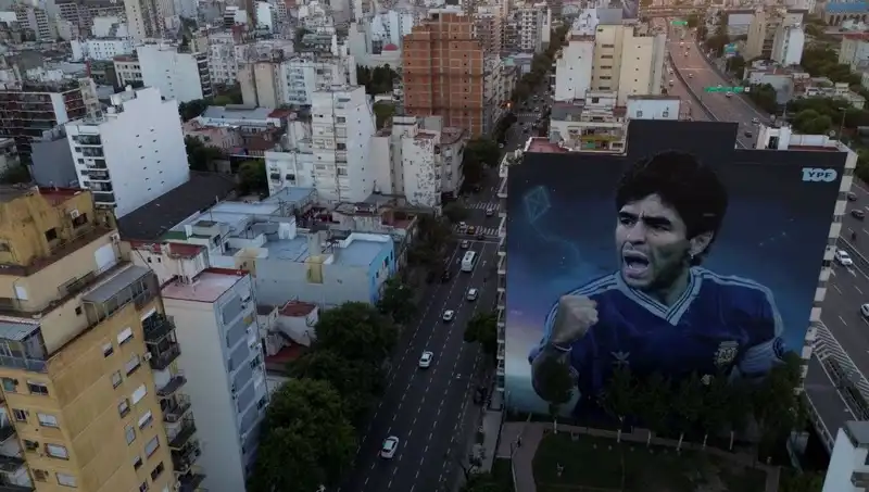 Maradona'nın Ölümündeki Gizem: 7 Sağlık Çalışanı Cinayetle Yargılanacak mı?