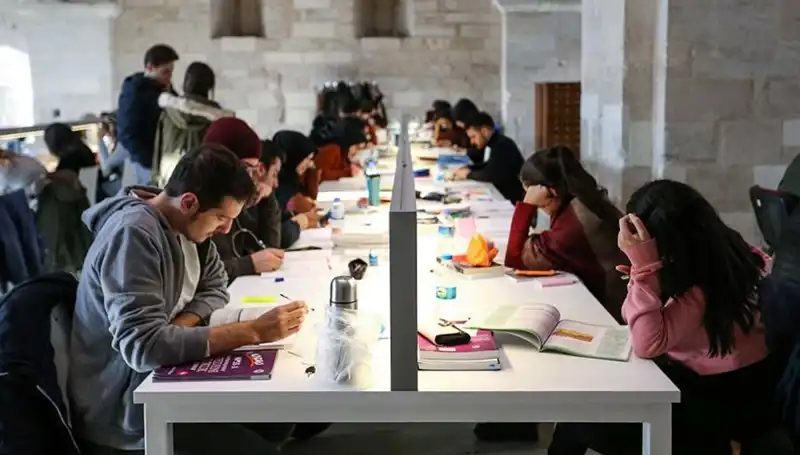 Üniversitelerin 2023-2024 Eğitim Yılındaki Başlangıç Tarihleri Açıklandı