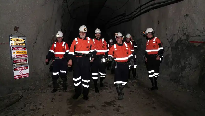 Altın Madenine İnen Bakan Işıkhan'dan Çarpıcı Açıklamalar!
