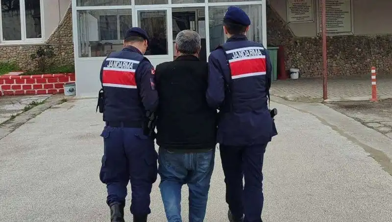 8 Yıl Boyunca Aranan Suçlu, Sonunda Yakayı Ele Verdi!