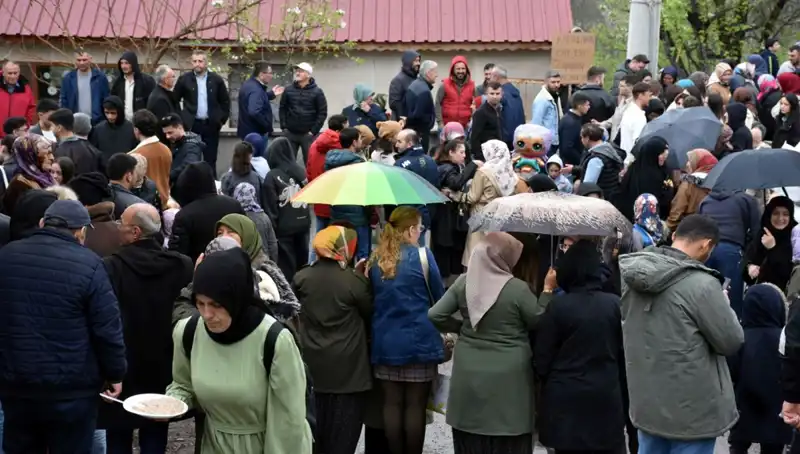 Bayram Geleneği 100 Yıldır Devam Ediyor: 12 Bin Kişi Bir Araya Geldi!