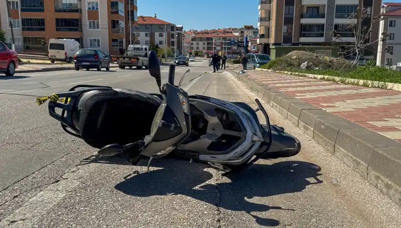 Uşak'ta Feci Kaza: Hafif Ticari Araçla Motosiklet Çarpıştı, 1 Kişi Hayatını Kaybetti