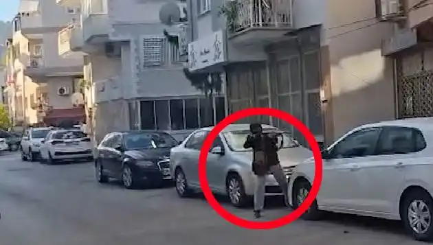 İzmir'de Olaylı Günü Belirleyen Saldırgan ve Çatışma Anları
