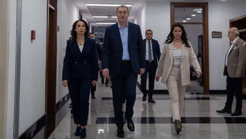 DEM Parti Heyeti, Siyasi Parti Turu ile Kritik Görüşmeler Yapacak