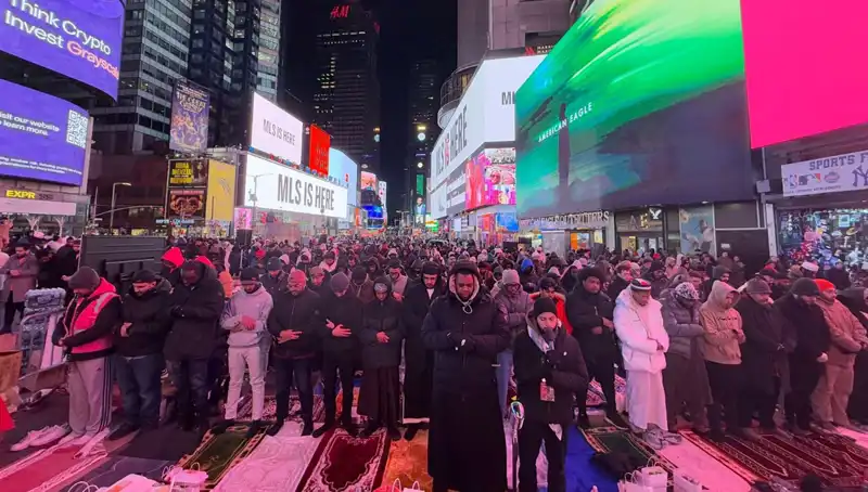 New York Times Meydanı'nda Tarihi Teravih Namazı ve İslam Birliği