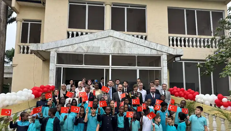 Kamerun'da 23 Nisan Ulusal Egemenlik ve Çocuk Bayramı Renkli Görselliklerle Kutlandı