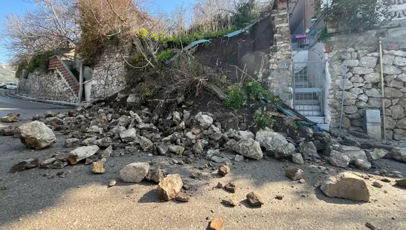 İstinat Duvarının Çökmesi Kentte Kaosa Neden Oldu