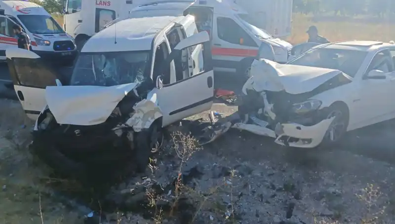 Nevşehir'de Feci Trafik Kazası: 14 Yaralı ve Çok Sayıda Araç Zarar Gördü