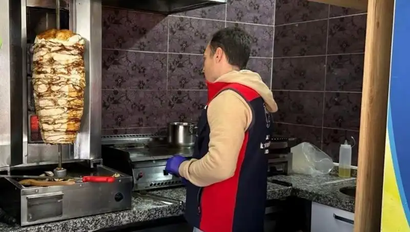Tavuk Döner Skandalı: İşletmelere Üst Üste Baskınlar Yapılıyor!