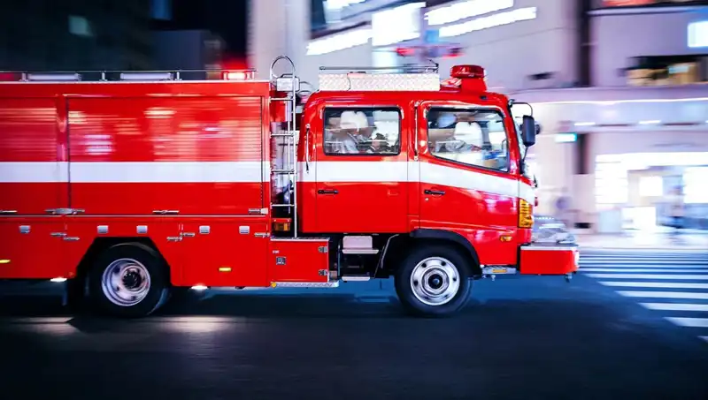 Tokyo'da Korkutan Bina Yangını: İki Yaralı ve Büyük Panik