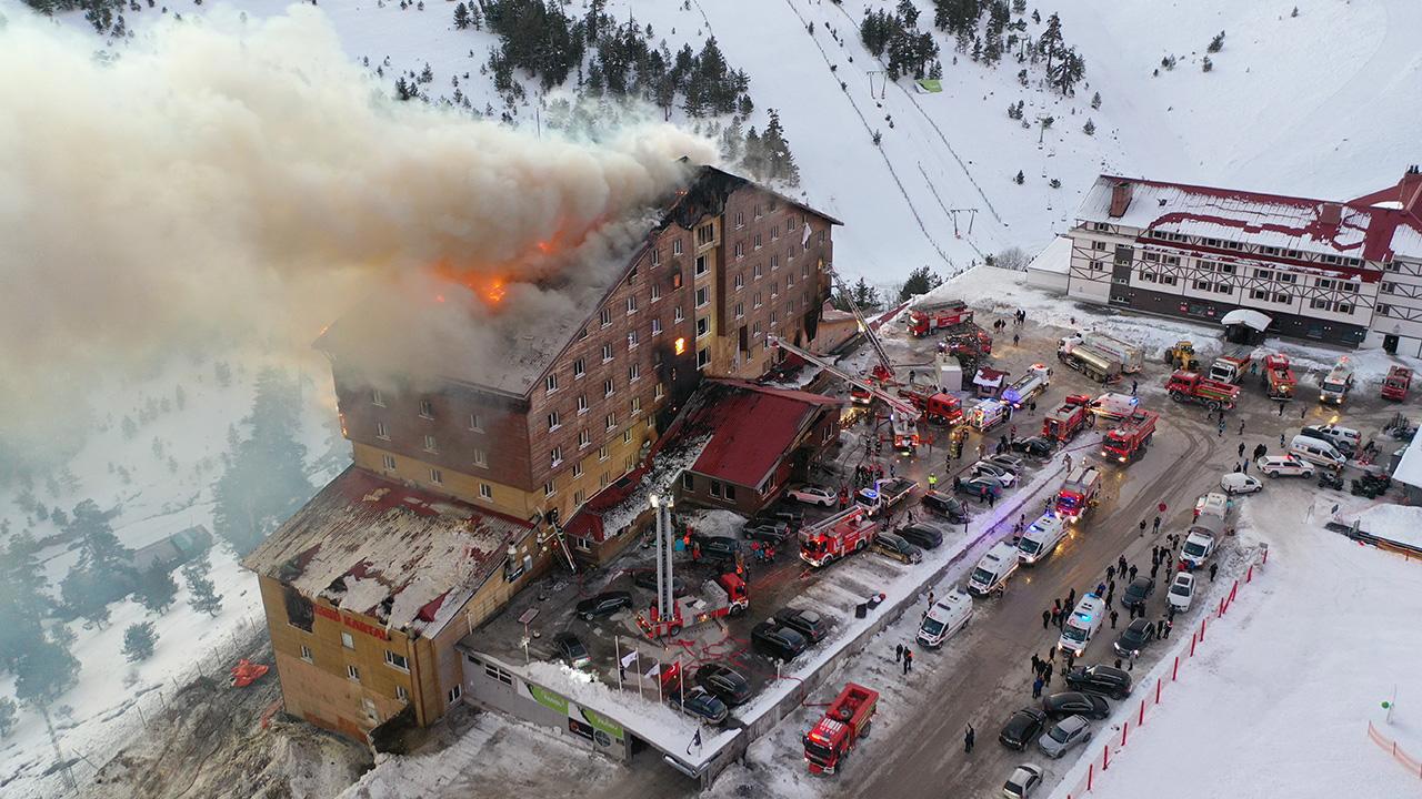 Kartalkaya Kayak Merkezi'nde Patlak Veren Otel Yangınında 10 Kişi Hayatını Kaybetti