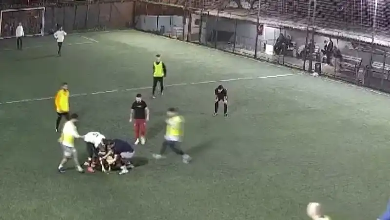 İki Ayrı Halı Sahada Yaşanan Ölüm Olayları Şok Yarattı