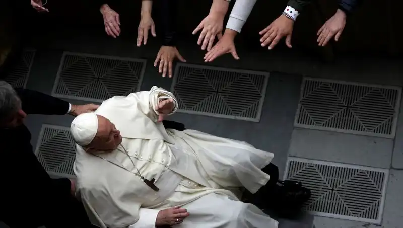 Papa Francis'in İstifası: Tarih Tekrar mı Ediliyor?