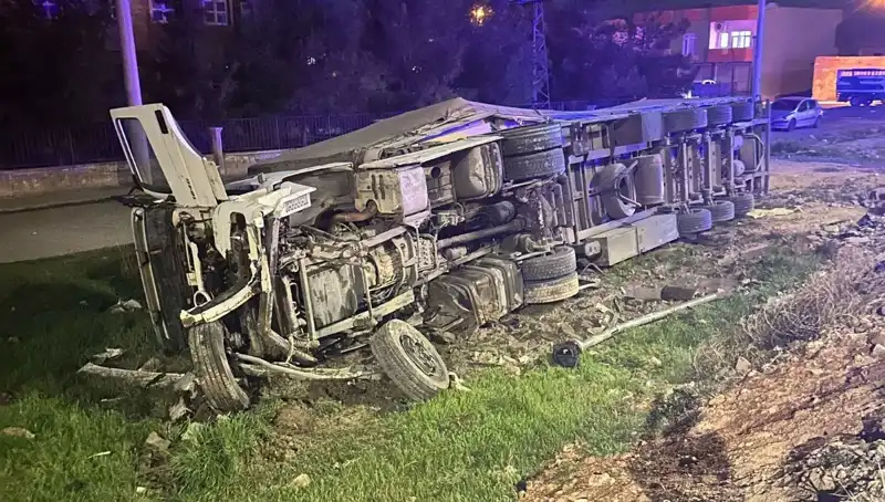 TIR Devrildi: Kaza Sonucu 6 Kişi Yaralandı, Olayın Ayrıntıları Ortaya Çıktı