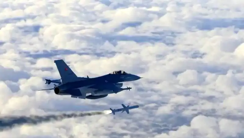 F-16 EDPOD: Kritik Tüm Testlerden Başarıyla Geçerek Türkiye'nin Gücünü Artırıyor