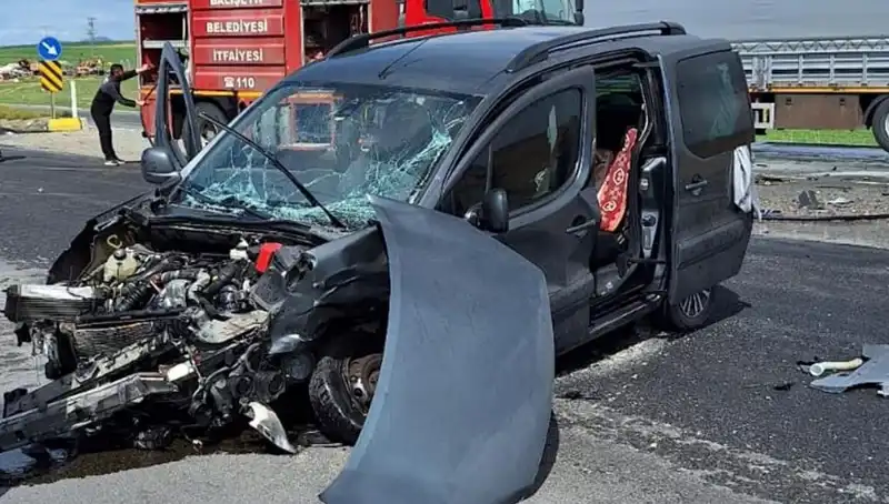 Ankara Yolunda Feci Kaza: Üç Kişi Hastaneye Kaldırıldı