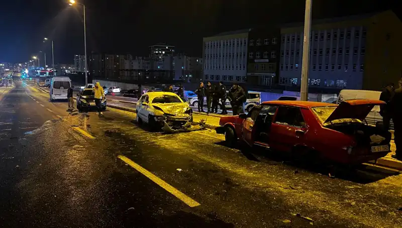 Kayseri'de Feci Kaza! 11 Araç Birbirine Girdi, Yaralılar Var