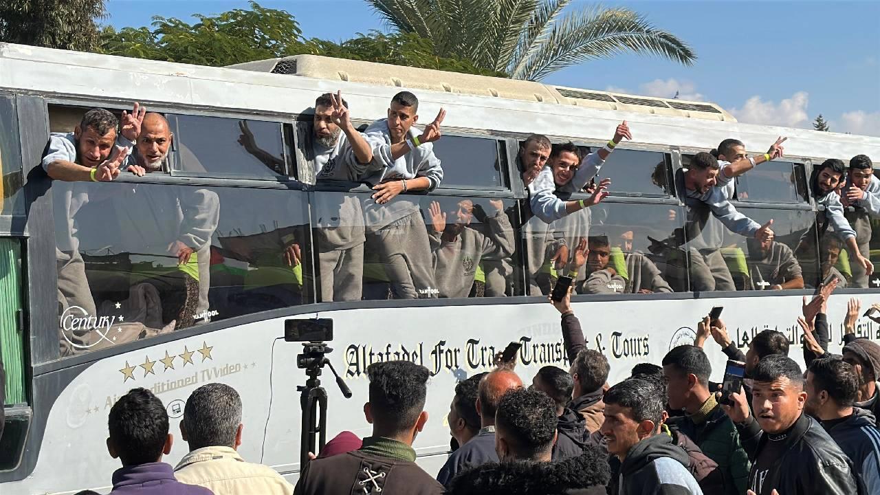 İsrail ve Filistinli gruplar arasında yapılan rehine takasında 183 Filistinli serbest bırakıldı.