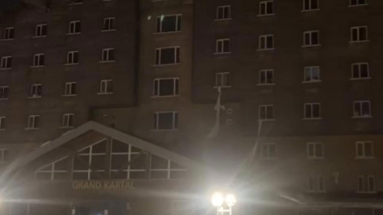 Otel Yangınında Çarşaflarla Kurtulma Dramı