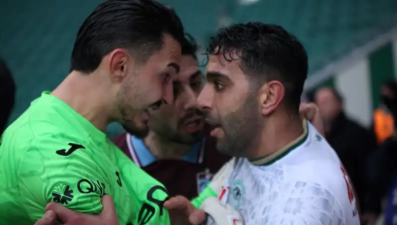 Konyaspor-Trabzonspor Maçının Son Dakikalarında Skandal Anlar Yaşandı