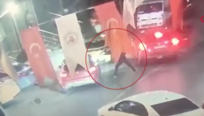 Otomobilde Maktul Olan Genç, Korkunç Saldırının Detayları İle Gündeme Geldi