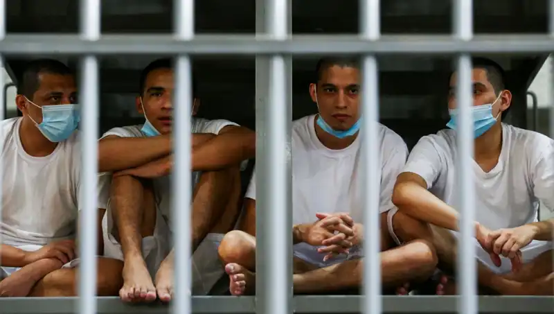 El Salvador'dan Venezuela'ya Siyasi Tutuklu Teklifi: Hamlelerin Ardındaki Nedenler Ne?
