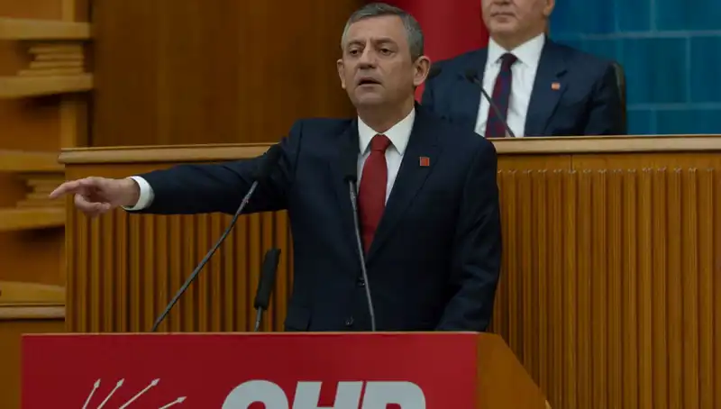 İmralı'dan Tarihi "Silah Bırakın" Çağrısı: Özgür Özel'den Açıklamalar