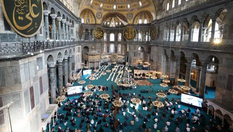 Ayasofya'nın Kapısını Kıran Sanığa Verilen Hapis Cezası Şok Etti