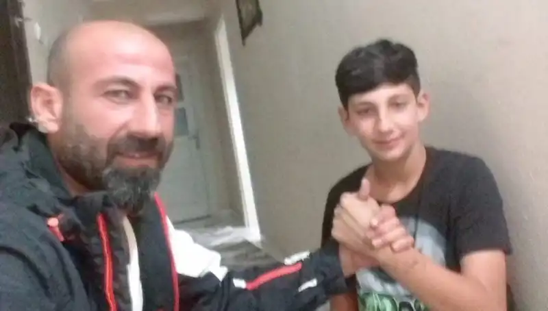 Baba ve Oğulun Çatı Tamiri, Hayatlarını Değiştirdi: Unutulmaz Bir Hikaye