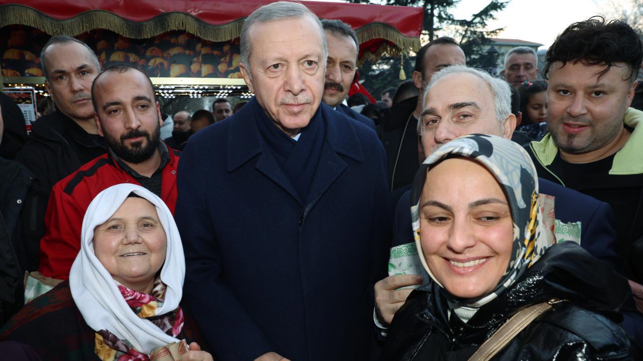 Cumhurbaşkanı Erdoğan Sultanahmet'te Kandil Mesajı Verdi