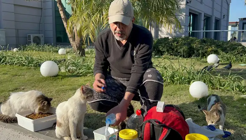 59 Yaşındaki Adamın Merhameti ve Azmi: Günde 8 Kilometre Yürüyor