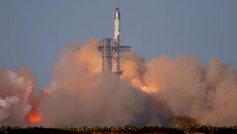 SpaceX, Starship’in 8. Uçuş Testinde Uzay Keşfini Bir Adım İleri Taşıdı