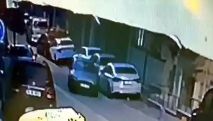 Esenyurt'ta Park Halindeki Araçlara Çarpan Sürücü Kaçtı: Olayın Ayrıntıları