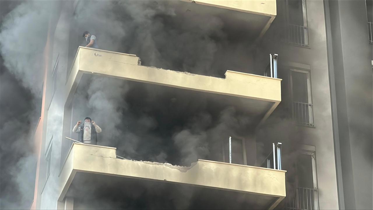 Antalya'da Tadilat Halindeki Otelde Çıkan Yangın