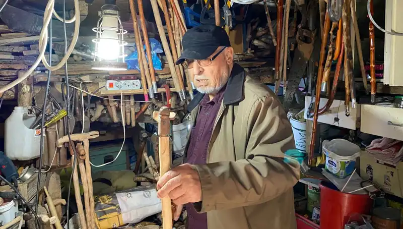 Evinin Odunluğunu Atölyeye Dönüştüren Yetenekli Zanaatkarın Hikayesi