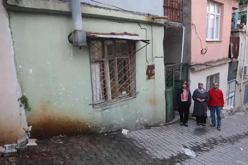 Kısıtlı Alan, Sınırsız Hayaller: Banyosuz Tek Odalı Evde Yaşam