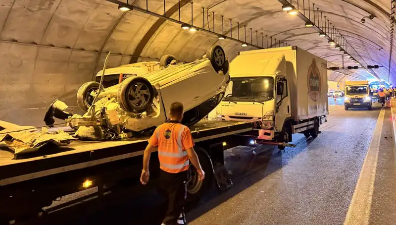 Kuzey Marmara Otoyolu'nda Otomobil ve Kamyonet Çarpıştı: Mürettebat Hayatını Kaybetti